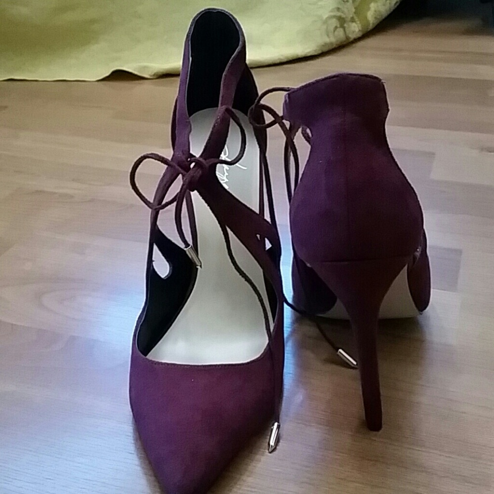 Shoes - Picture 3 of 4